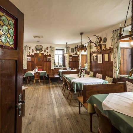 Gasthof Gruener Baum Kirchberg am Wechsel Bagian luar foto