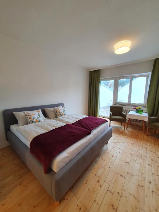 Gasthof Gruener Baum Kirchberg am Wechsel Bagian luar foto