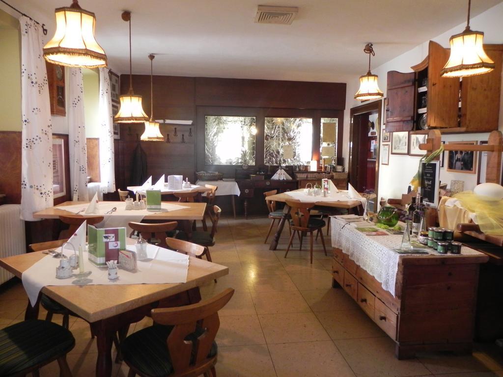 Gasthof Gruener Baum Kirchberg am Wechsel Bagian luar foto