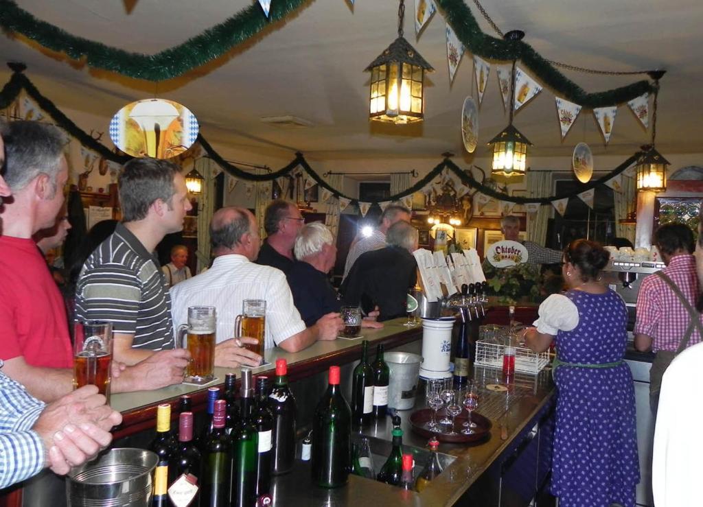 Gasthof Gruener Baum Kirchberg am Wechsel Bagian luar foto
