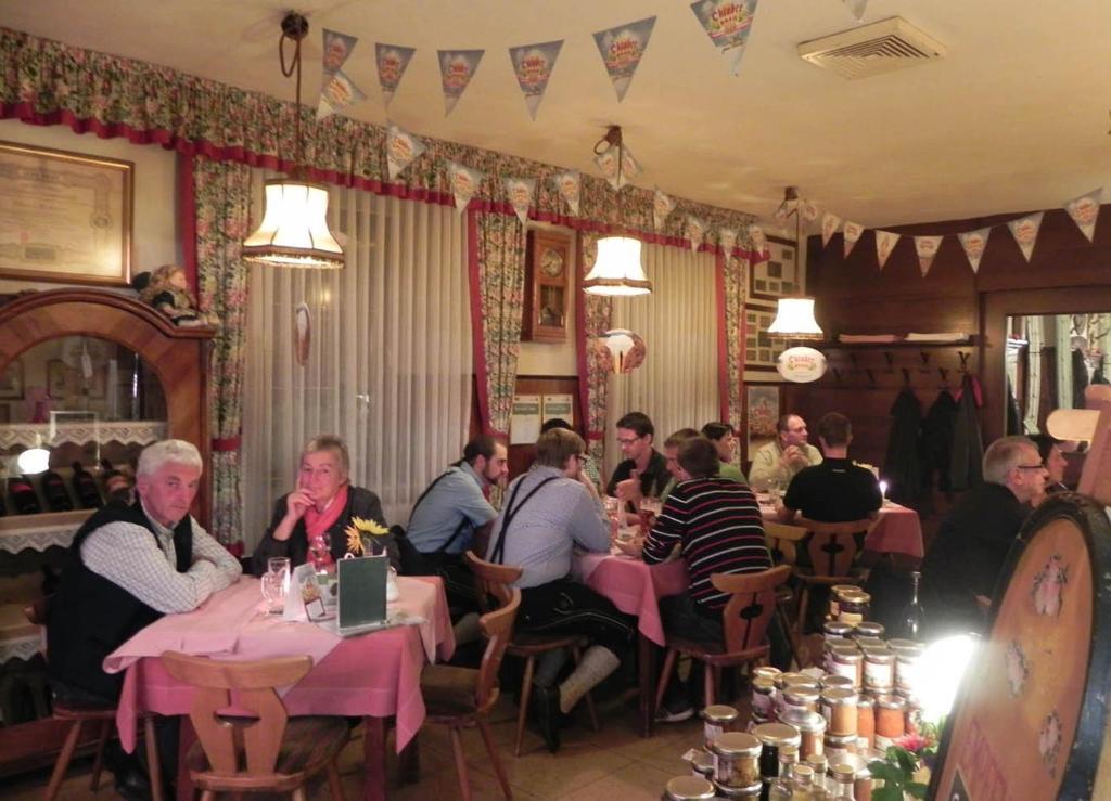 Gasthof Gruener Baum Kirchberg am Wechsel Bagian luar foto